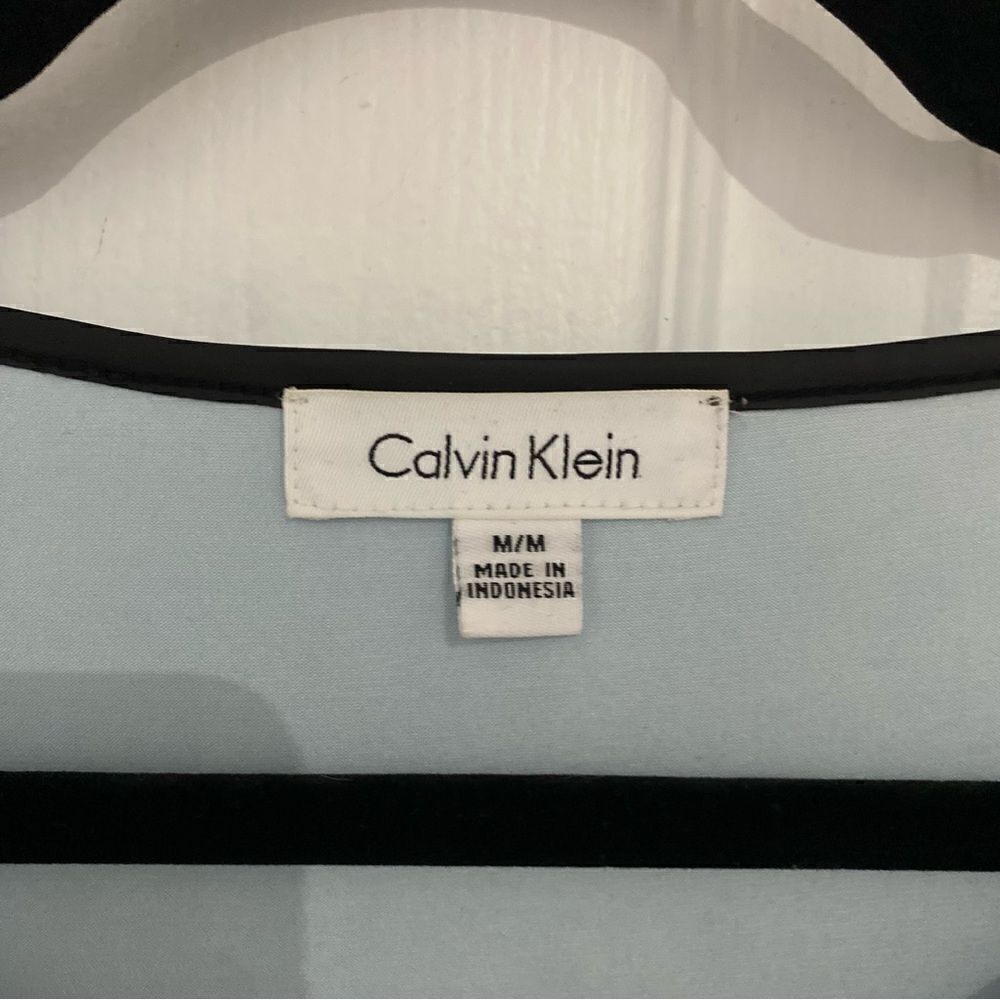 Calvin Klein Ombre Long Sleeve Top – Women’s Medium – Stretchy Work Casual Shirt - Picture 2 of 6